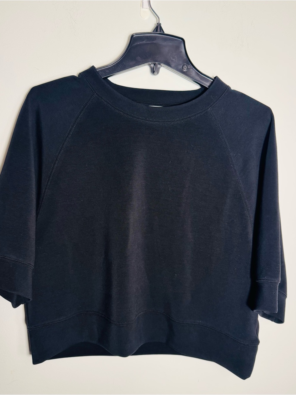 Women’s Spiritual Gangster cropped Black Short Sleeve Sweatshirt Sz Med Scuba